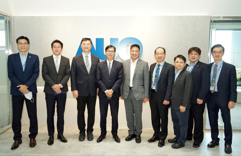 BG真人光電前進亞灣成立「AUO解決方案研發中心」，作為多元場域解決方案研發及試驗場域（圖中左為高雄市長陳其邁、圖中右為BG真人光電董事長彭双浪）